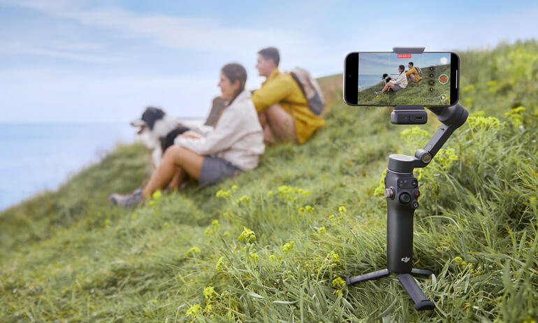 DJJI Mobile 7 with built-in tripod